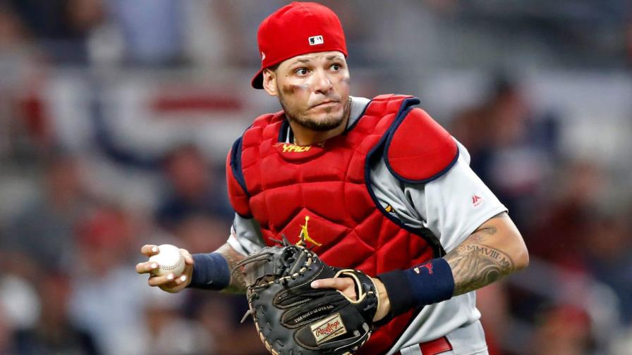 Los Cardenales y tres equipos más, interesados en el receptor Yadier Molina