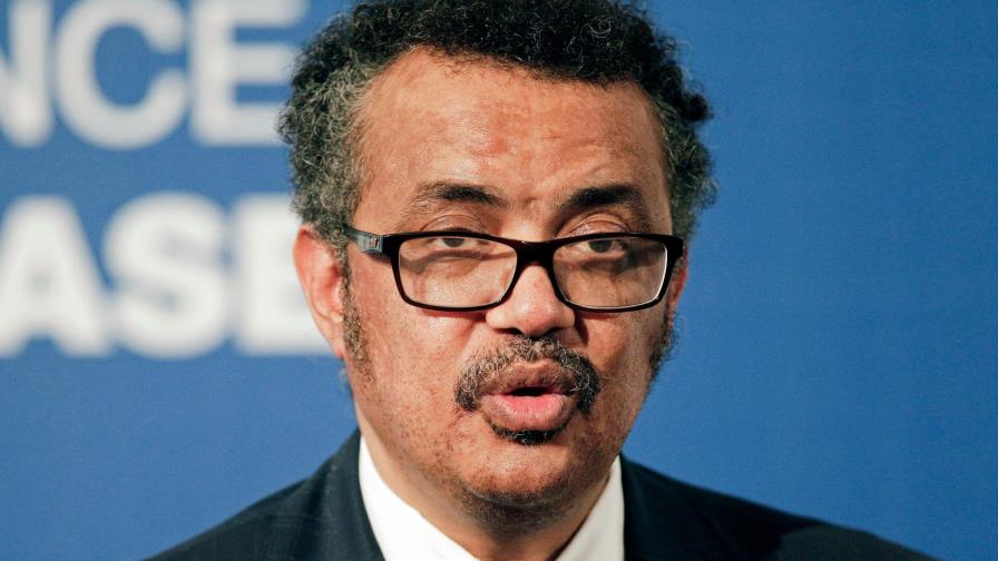 Solo la vacuna no bastará para vencer al virus, advierte el director de la OMS