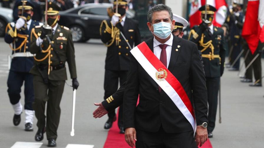 Jefe del Congreso peruano asume como nuevo presidente del país