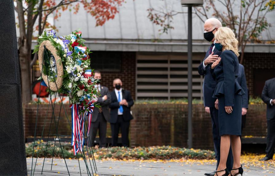 En un EEUU dividido, Trump y Biden honran por separado a los veteranos de guerra