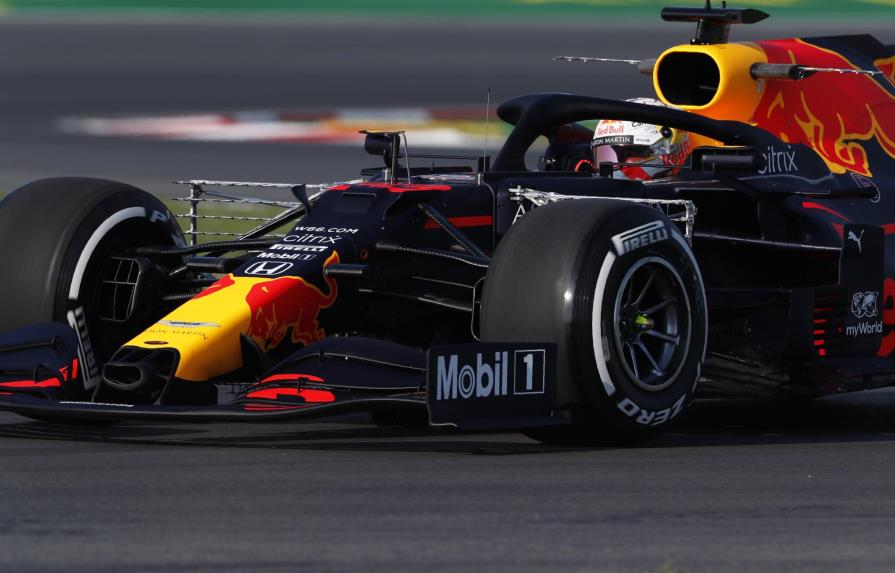 Max Verstappen domina el segundo libre; Checo undécimo y Sainz, catorce