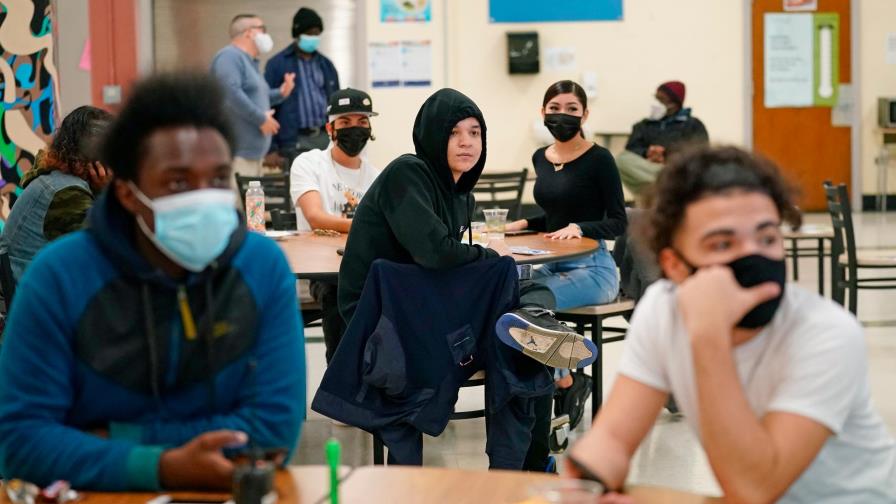 En Nueva York se reportan 937 casos nuevos de COVID-19; escuelas permanecerán abiertas