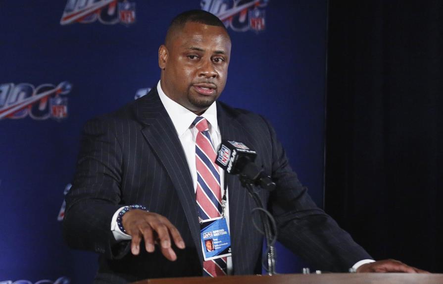 NFL integra equipo de árbitros de raza negra