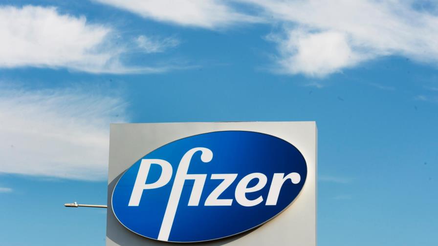 United Airlines empieza a transportar vacunas de Pfizer contra COVID-19