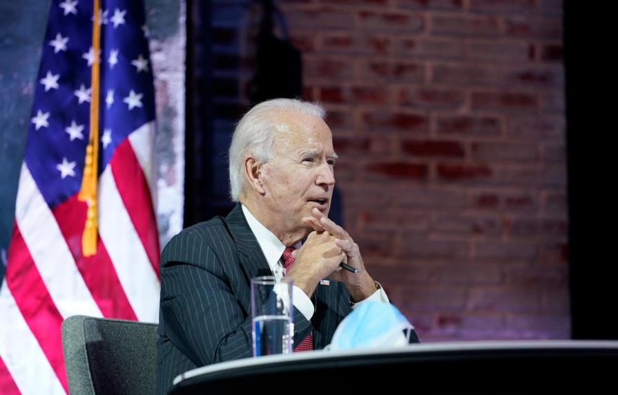 Biden se reúne con gobernadores demócratas y republicanos