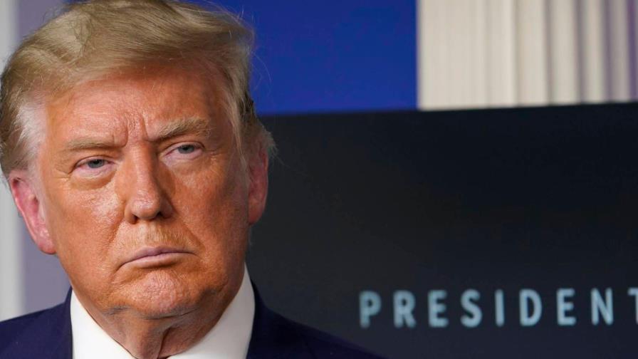 Abogados de Trump piden desestimar un juicio político “absurdo” 