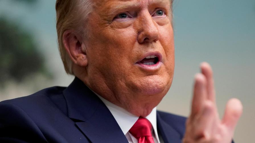 Trump apunta que dejará la Casa Blanca mientras reitera denuncias de fraude