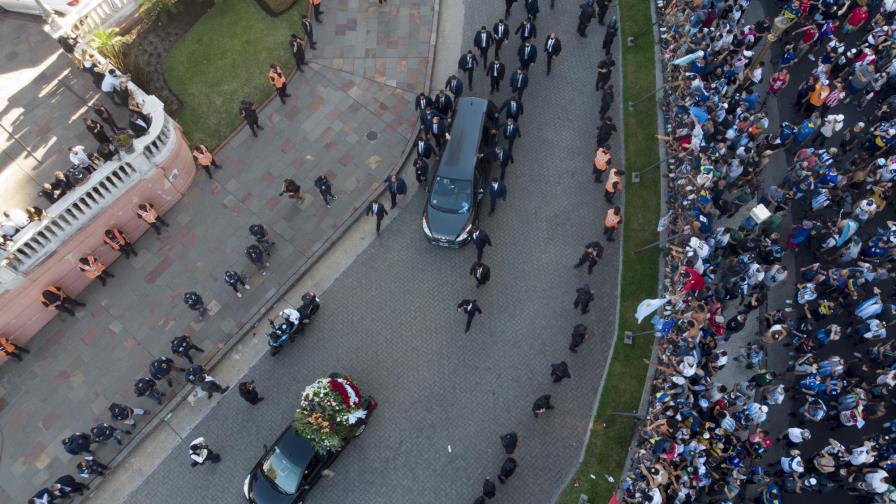 Abogado de Maradona denuncia criminal idiotez por el retraso de las ambulancias Abogado de Maradona denuncia criminal idiotez por el retraso de las ambulancias