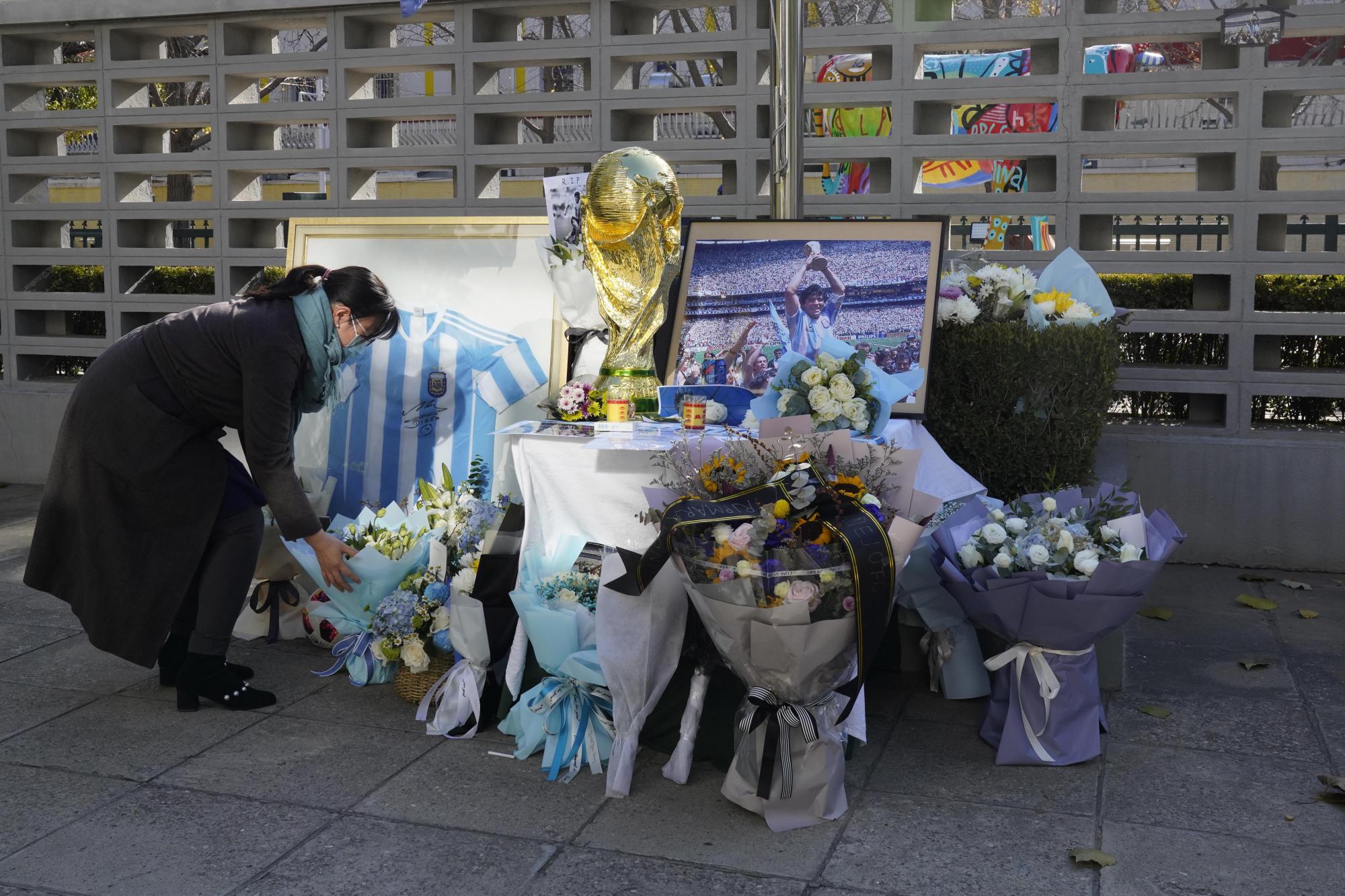 En China también se honró la memoria de Diego Armando Maradona. (AP/Ng Han Guan)