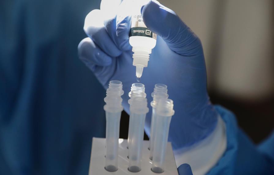 El Reino Unido defiende su rapidez en autorizar la vacuna de Pfizer/BioNTech