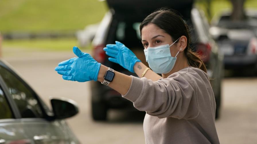 Florida baja de los 10.000 casos diarios de covid-19 en medio de un repunte Florida baja de los 10.000 casos diarios de covid-19 en medio de un repunte