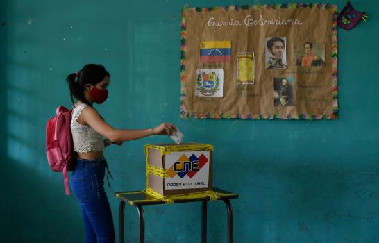 Venezolanos eligen congresistas en medio de boicot opositor Venezolanos eligen congresistas en medio de boicot opositor
