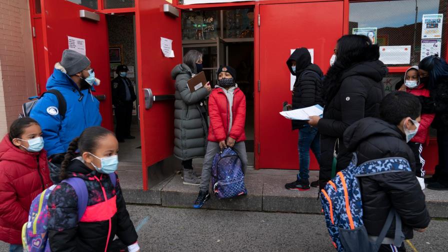 Escuelas primarias reabren en Nueva York, pero los restaurantes podrían volver a cerrar