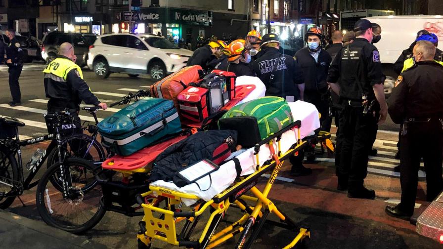 Un auto embiste a “múltiples” manifestantes en Nueva York Un auto embiste a “múltiples” manifestantes en Nueva York