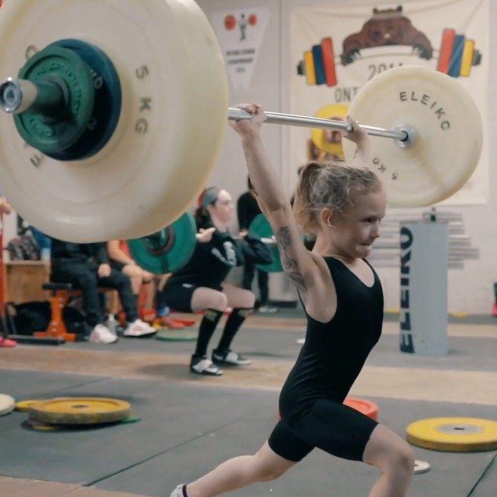 Se cree que es también la niña o el niño de siete años más fuerte que jamás haya vivido. (Fuente externa)