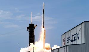 SpaceX envía con éxito un satélite espía en su última misión de 2020