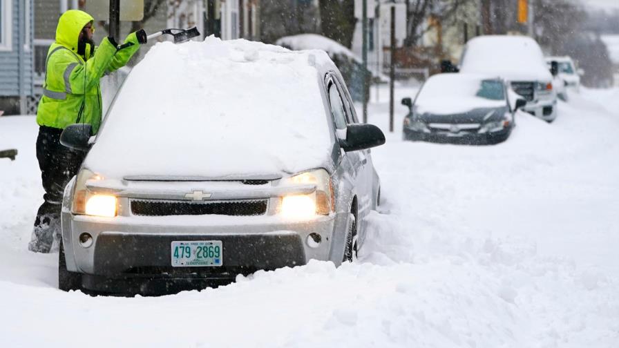 Cae tormenta de nieve en noreste de EEUU durante vacunación masiva por COVID-19