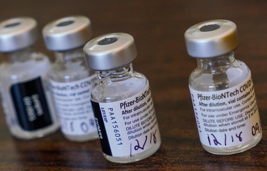 EE.UU. compra 100 millones de dosis más de la vacuna de Pfizer para 2021