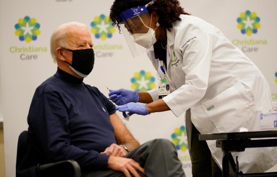  Joe Biden recibe primera vacuna contra COVID-19