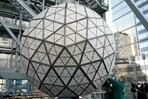 Bola de cristal de Times Square bajará ocho veces para celebrar la Independencia de EE. UU. Bola de cristal de Times Square bajará ocho veces para celebrar la Independencia de EE. UU.