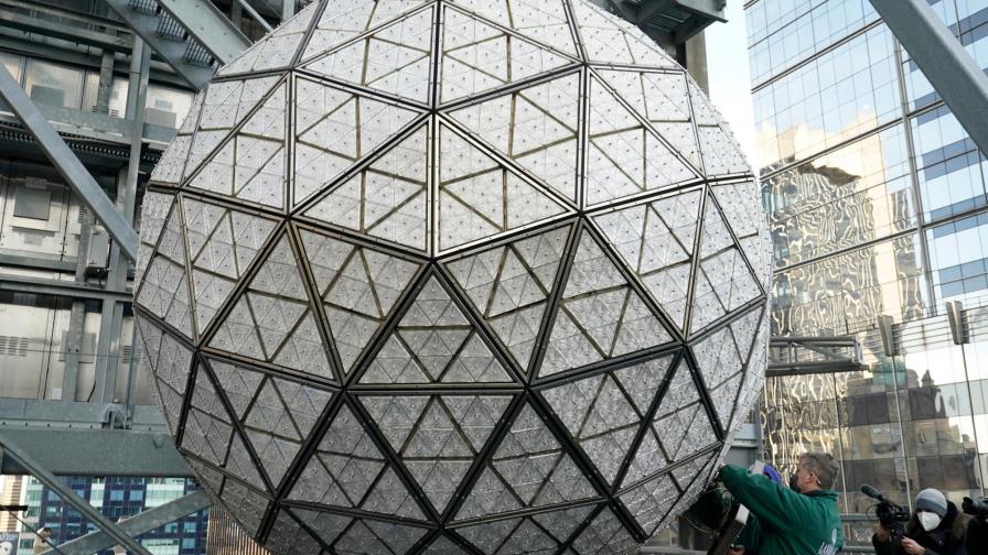 La bola de Times Square, la luz al final de 2020