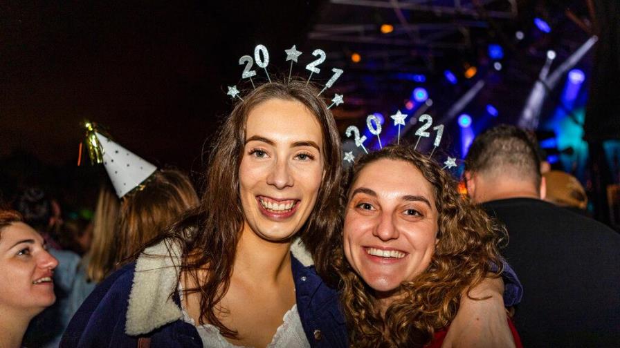 Nueva Zelanda festeja el Año Nuevo sin casos de coronavirus por transmisión comunitaria Nueva Zelanda festeja el Año Nuevo sin casos de coronavirus por transmisión comunitaria