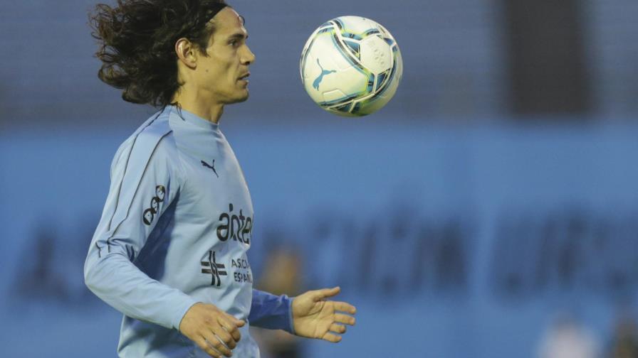 FA suspende a Cavani tres juegos por usar término impropio