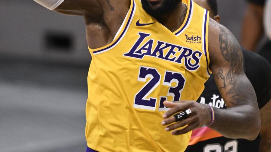 LeBron James deplora falta de cargos en caso de tiroteo contra afroestadounidense