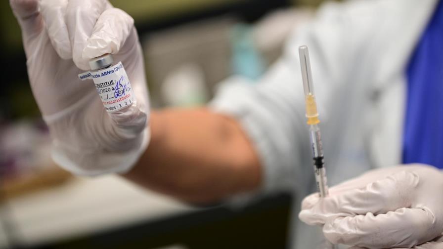 Biden denuncia como una “farsa” distribución de vacunas de covid-19 en EEUU