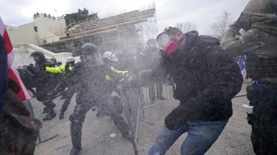 Congreso de EEUU en receso de emergencia por irrupción de manifestantes pro-Trump
