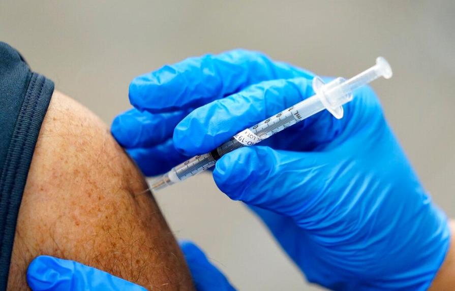 28 millones de personas se han vacunado ya contra la COVID-19 en 46 países