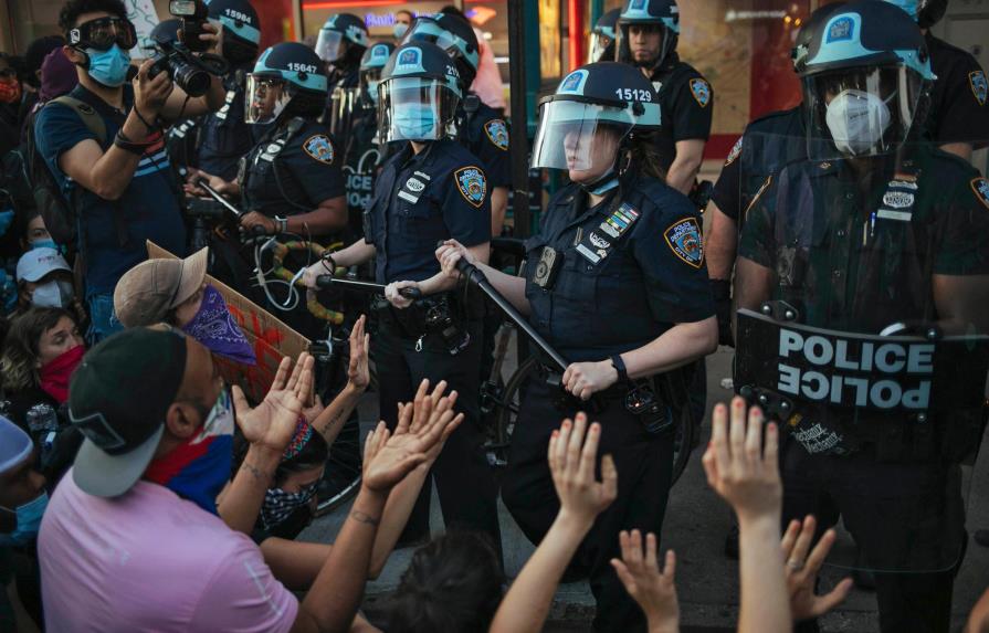 Fiscal general de Nueva York demanda a la policía local por represión “brutal”
