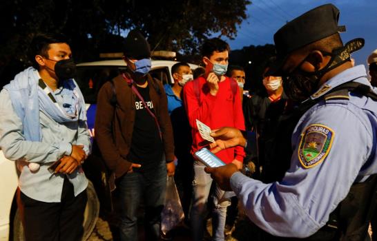 Migrantes hondureños inician la larga marcha hacia EEUU