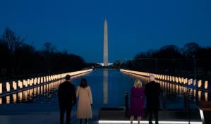 Biden y Harris homenajean a los 400.000 muertos por la pandemia en EE.UU.
