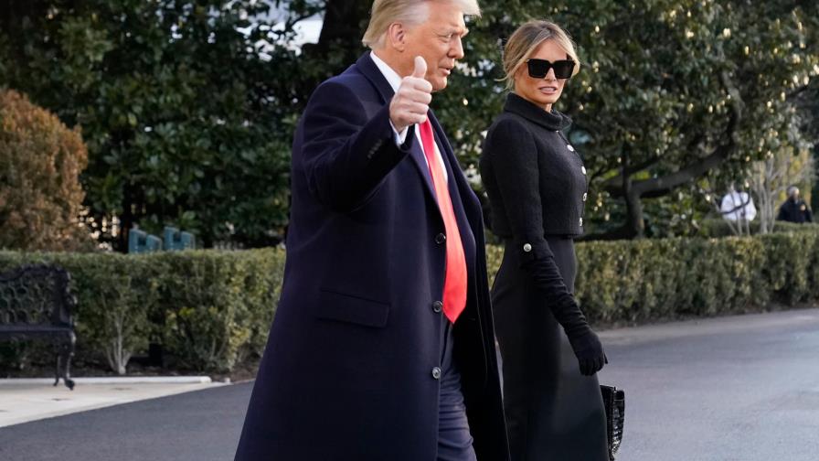 Cadenas de TV cubren el inusual adiós de Donald Trump