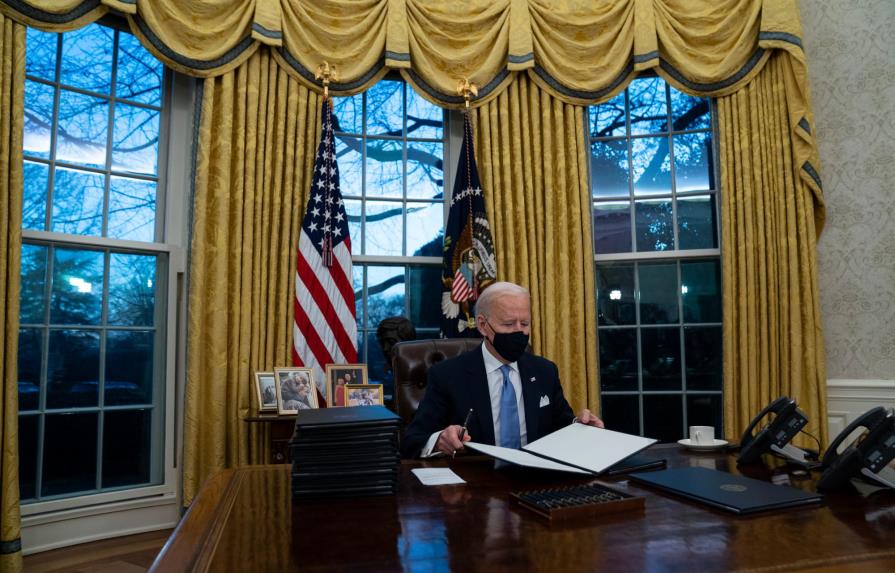 Las 17 medidas aprobadas por Biden en su primer día en la Casa Blanca