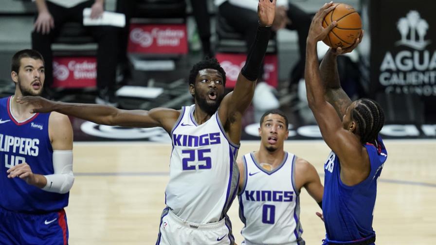 VIDEO | Clippers aplastan a Kings y enhebran 5ta victoria