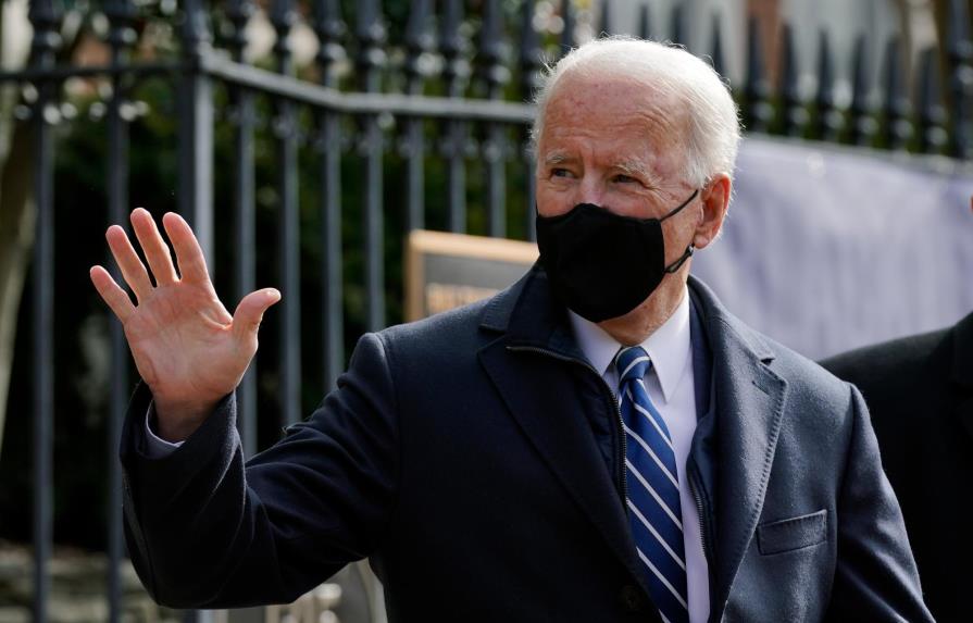 Biden va a misa por primera vez desde asumir el cargo
