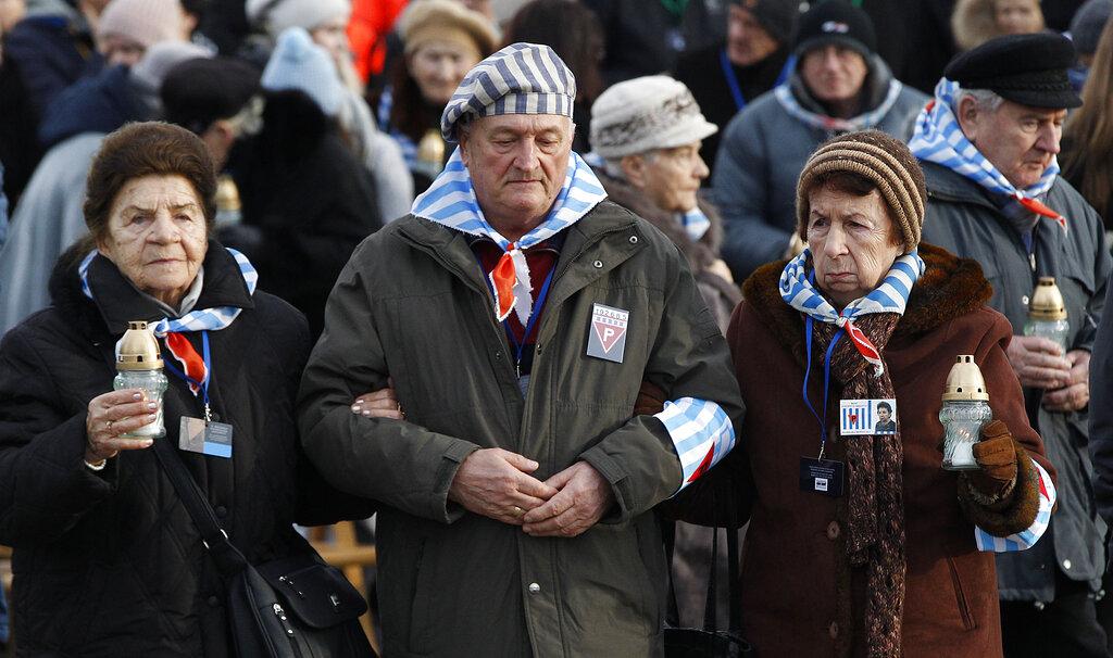 Sobrevivientes al campo de la muerte de Auschwitz durante el acto de conmemoración celebrado en 2019. (AP Photo/Czarek Sokolowski)