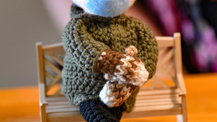 Un muñeco inspirado en Bernie Sanders recauda más de 40,000 dólares para ONG