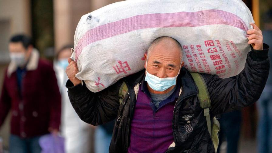 Millones de chinos viajan ante otro Año Nuevo marcado por el temor al virus