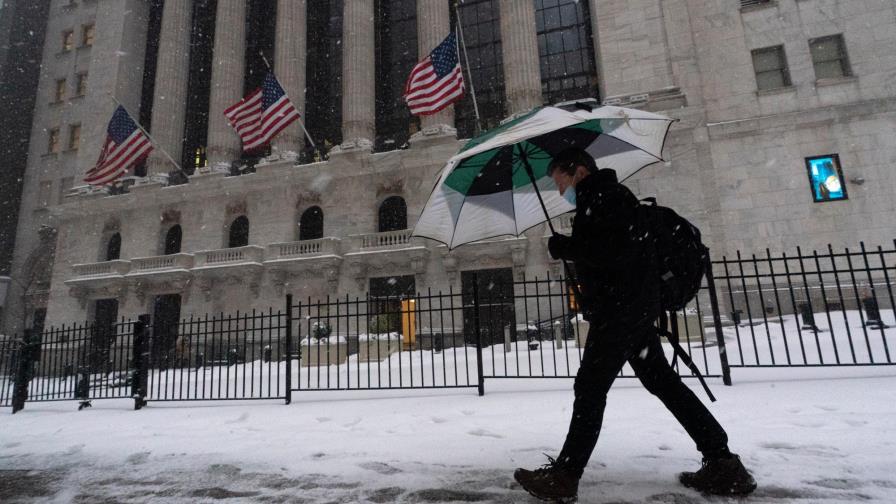 Wall Street cierra a la baja tras indicadores de empleo decepcionantes