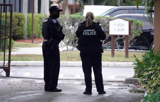 Mueren dos agentes del FBI y tres resultan heridos en registro de vivienda