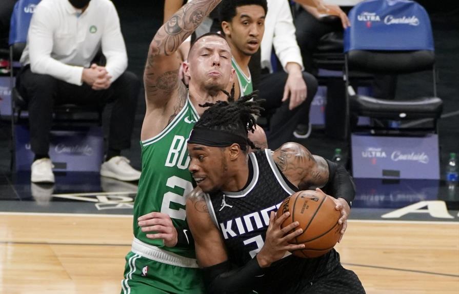 VIDEO | Fox anota 26, Kings vencen a Celtics plagados de bajas