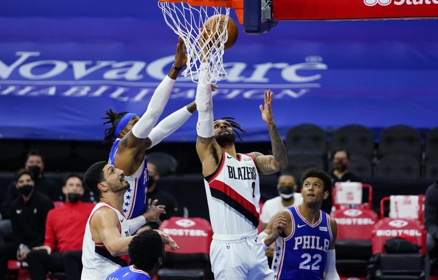 VIDEO | Diezmados Blazers vencen a los 76ers; Carmelo Anthony tuvo 22 tantos para Portland