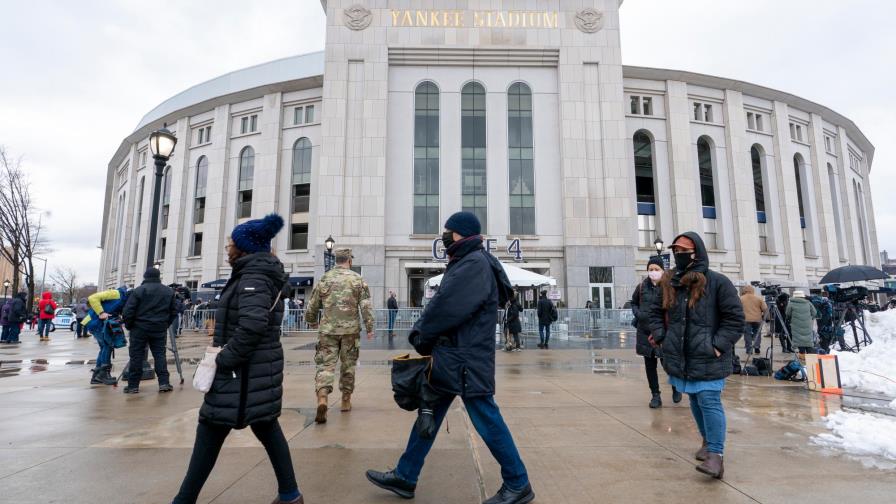 Estadio de los Yankees se vuelve centro de vacunación masiva en Nueva York