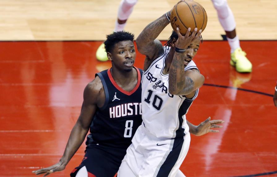 DeRozan suma 30 puntos en victoria de Spurs sobre Rockets