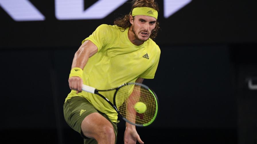 VIDEO | Tsitsipas arrasa al francés Simon en su estreno en Open de Australia