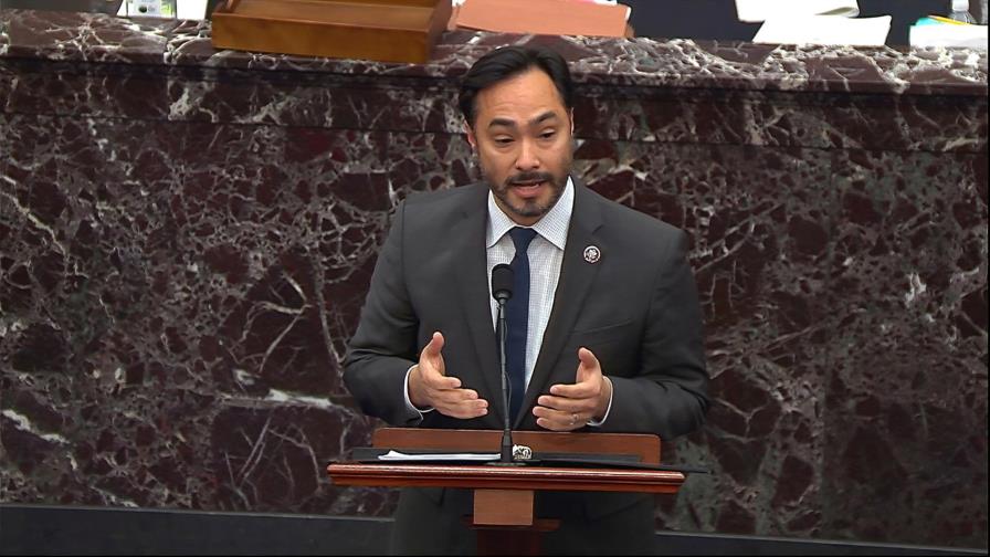 Demócratas en juicio político urgen al Senado a inhabilitar a Trump