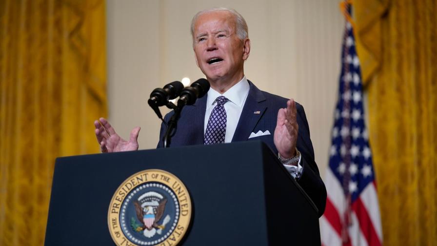 Piden a Biden que rescinda “de inmediato” la regla de carga pública